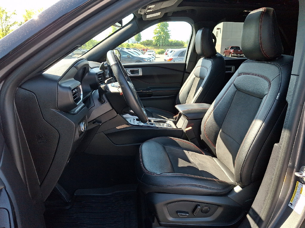 Used 2023 Ford Explorer ST-Line w/ Class IV Trailer Tow Package AWD/4WD image 16