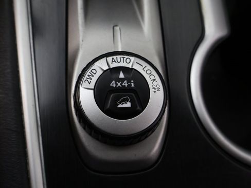 Used 2020 Nissan Pathfinder S image 44