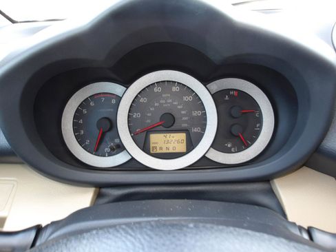 Used 2010 Toyota RAV4 Limited AWD/4WD image 19
