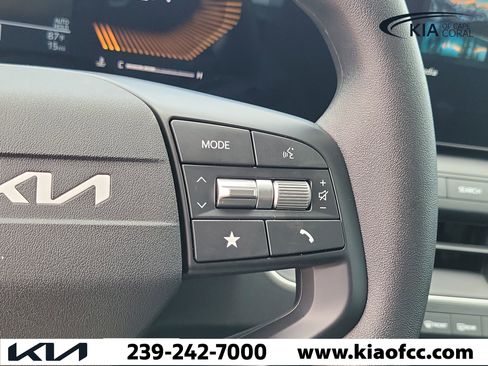 New 2025 Kia K4 LXS image 23