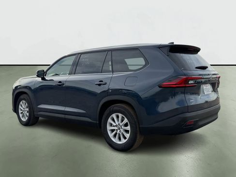 Used 2025 Toyota Grand Highlander AWD image 3