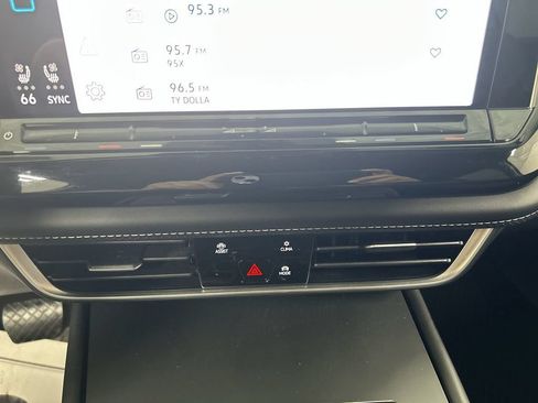 Certified 2024 Volkswagen Atlas SE AWD/4WD image 16