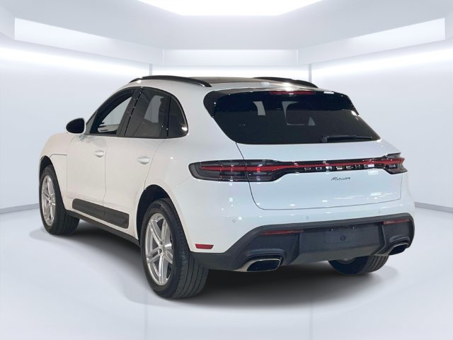 Certified 2026 Porsche Macan AWD/4WD image 3