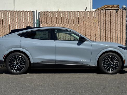 Used 2025 Ford Mustang Mach-E Premium AWD/4WD image 4