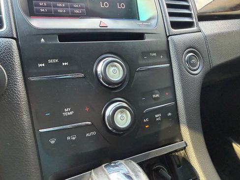 Used 2013 Ford Taurus Limited FWD image 30