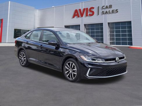 Used 2025 Volkswagen Jetta SE FWD image 3
