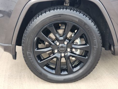 Used 2019 Jeep Grand Cherokee Altitude image 9