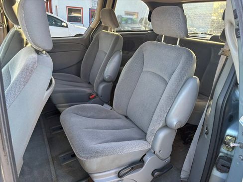 Used 2005 Dodge Caravan SXT image 6