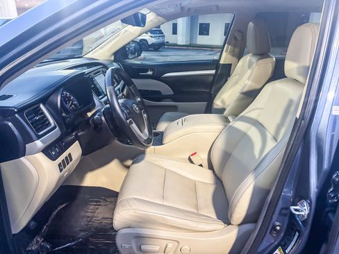 Certified 2017 Toyota Highlander XLE image 19