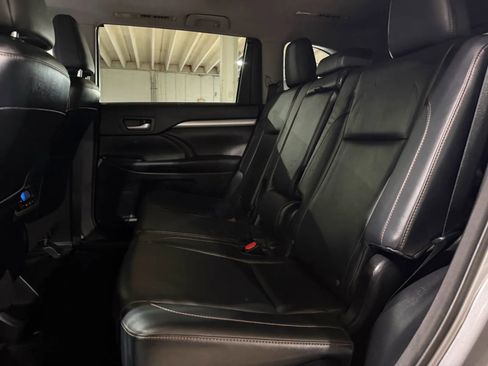 Used 2016 Toyota Highlander XLE AWD/4WD image 11