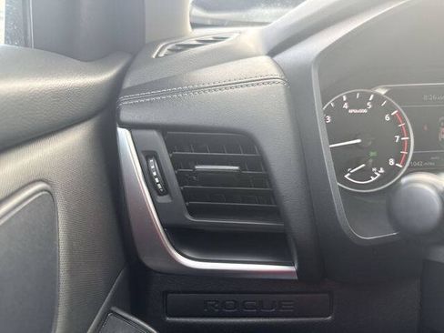 Used 2024 Nissan Rogue S AWD/4WD image 10
