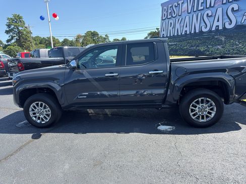 Used 2024 Toyota Tacoma Limited w/ Limited Package (LT) AWD/4WD image 7