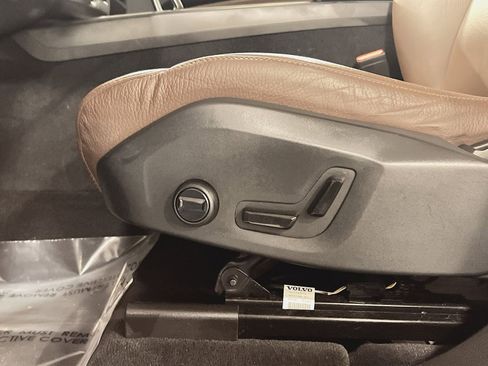 Used 2023 Volvo XC60 B5 Plus w/ Climate Package image 14