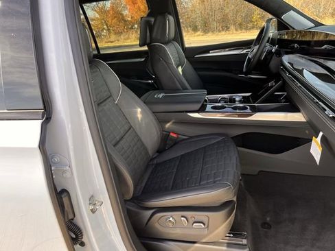 Certified 2026 Cadillac Escalade Platinum Sport image 29