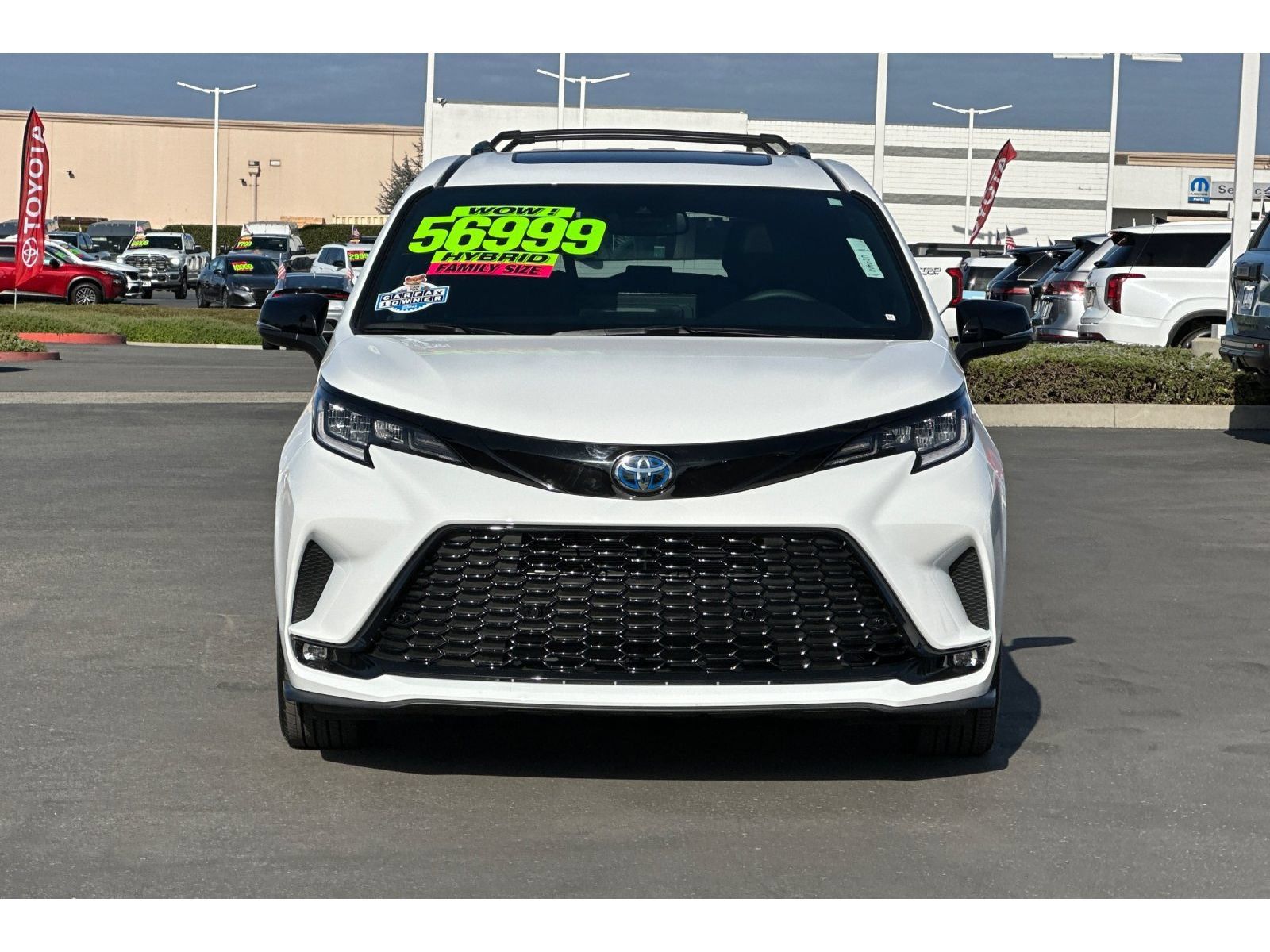 Used 2025 Toyota Sienna XSE w/ XSE Premium Package AWD/4WD image 9