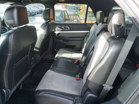 Used 2017 Ford Explorer XLT w/ Equipment Group 202A image 13