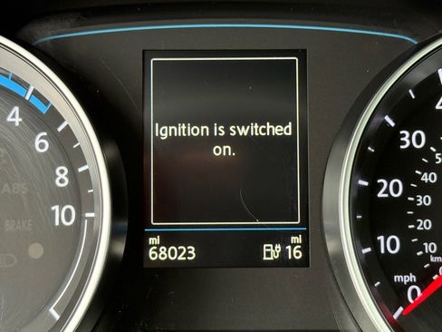 Used 2016 Volkswagen e-Golf SE FWD image 31