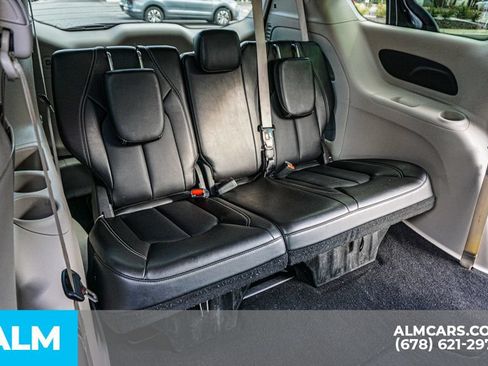 Used 2024 Chrysler Pacifica Touring-L FWD image 22