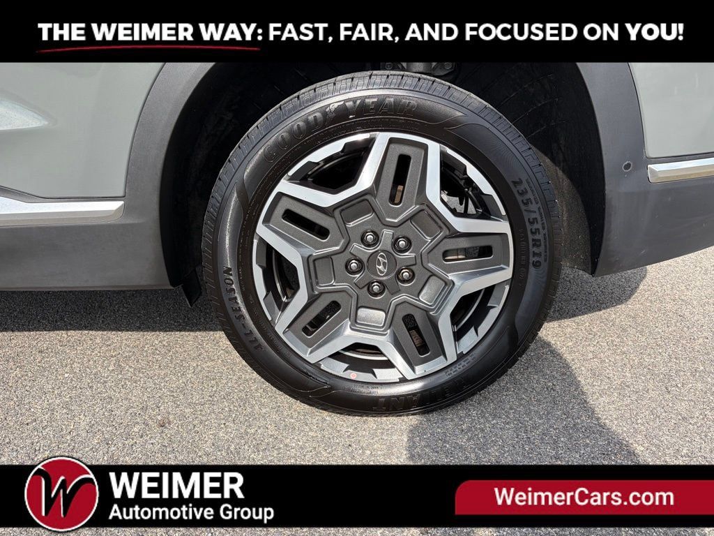 Used 2021 Hyundai Santa Fe Limited AWD/4WD image 12
