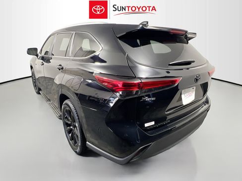 Used 2023 Toyota Highlander XLE image 6