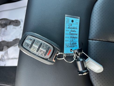 New 2026 Chrysler Voyager LX image 31