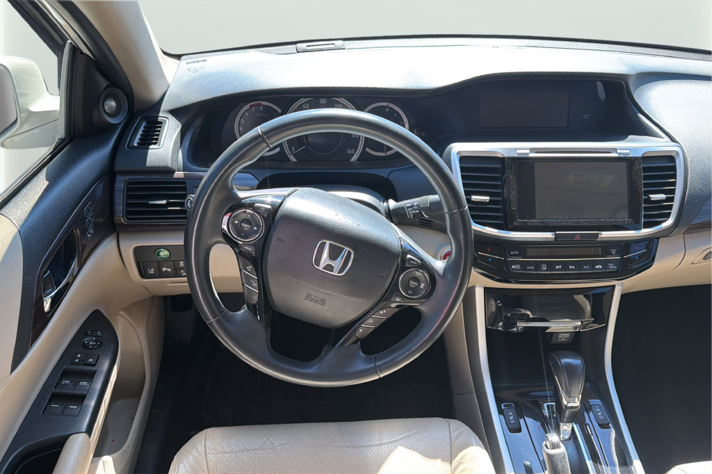 Used 2017 Honda Accord Touring image 16