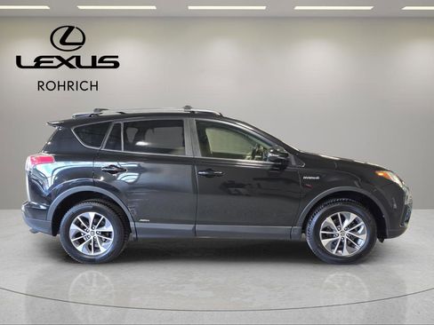 Used 2017 Toyota RAV4 XLE image 4