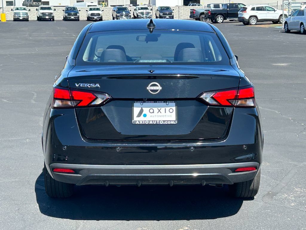 Used 2025 Nissan Versa SV FWD image 4