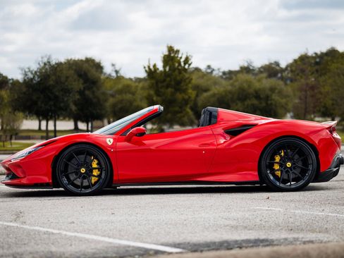 Used 2021 Ferrari F8 Tributo image 35