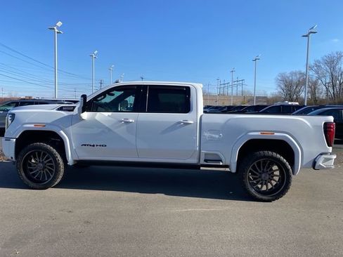 Used 2025 GMC Sierra 3500 AT4 w/ AT4 Premium Plus Package AWD/4WD image 3