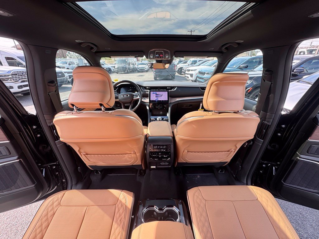 Used 2025 Jeep Grand Cherokee L Summit AWD/4WD image 26