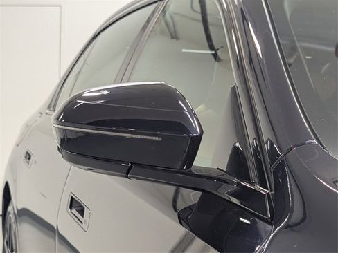 Used 2023 BMW 740i image 27