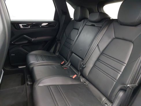 Used 2019 Porsche Cayenne image 16