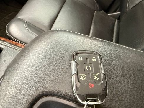 Used 2017 Chevrolet Suburban Premier AWD/4WD image 12