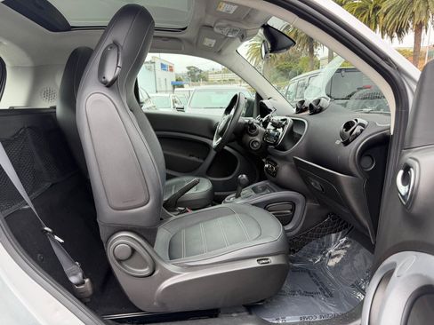 Used 2017 smart fortwo electric drive RWD image 36