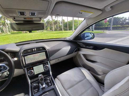 Used 2020 Jaguar XE S AWD/4WD image 11