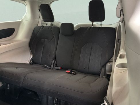 Used 2018 Chrysler Pacifica Touring Plus FWD image 35