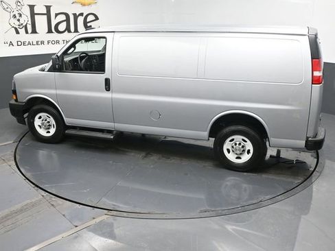 Used 2024 Chevrolet Express 3500 image 38