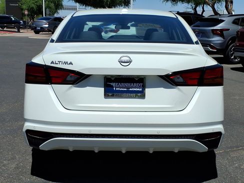 Used 2025 Nissan Altima 2.5 SV FWD image 4