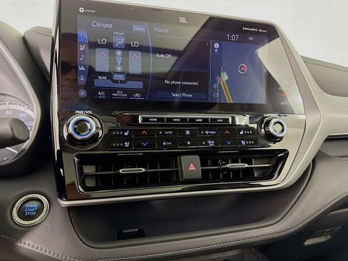 Certified 2021 Toyota Highlander Platinum FWD image 19