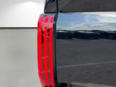 Used 2024 Toyota Tundra Limited w/ Power Package image 10