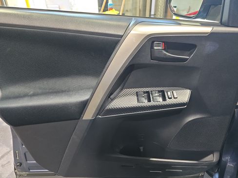 Used 2013 Toyota RAV4 XLE AWD/4WD image 25
