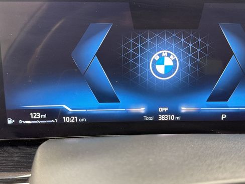 Used 2024 BMW X6 xDrive40i w/ Executive Package image 19