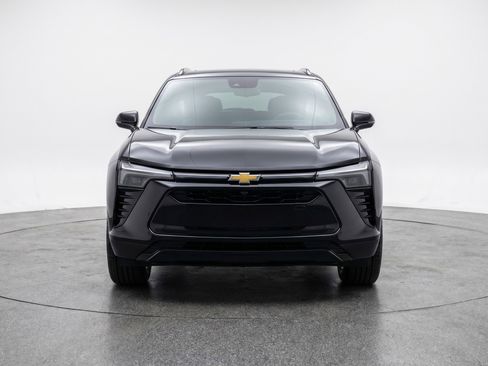 Used 2025 Chevrolet Blazer LT image 2