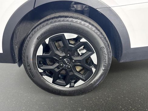 Certified 2025 Kia Sorento S image 31