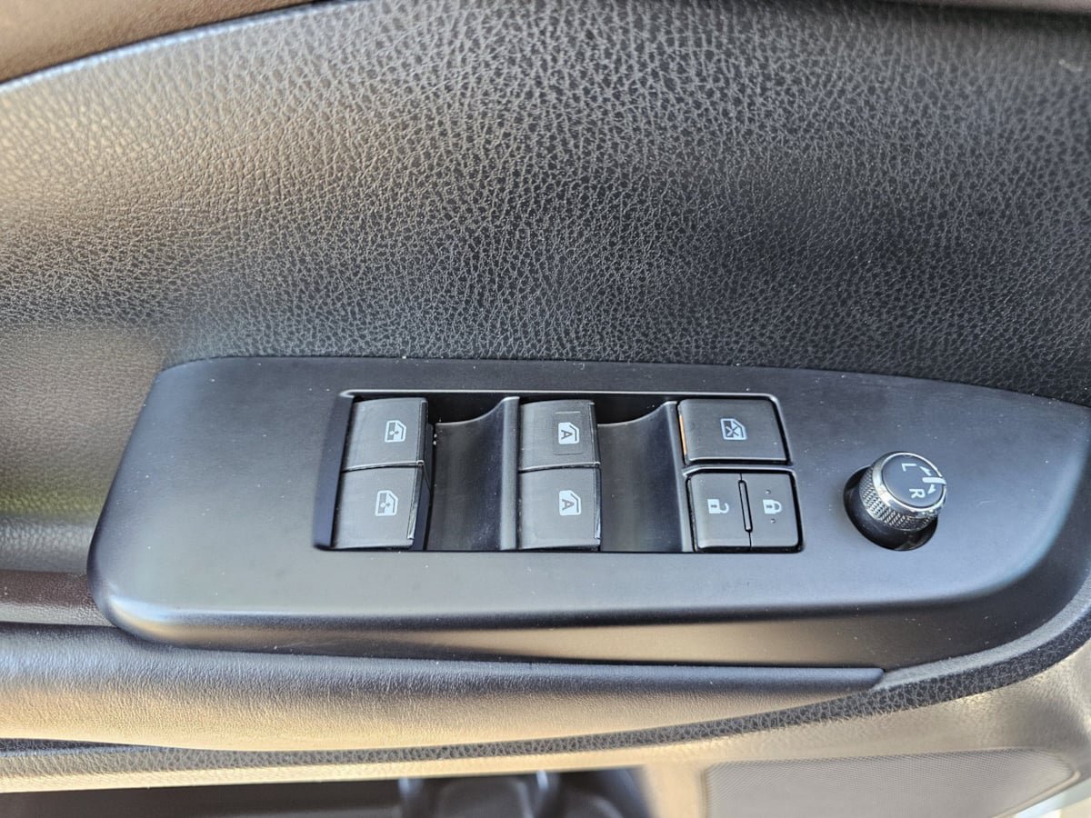 Used 2016 Toyota Highlander XLE AWD/4WD image 13