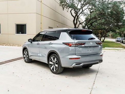 Used 2025 Mitsubishi Outlander SEL image 4