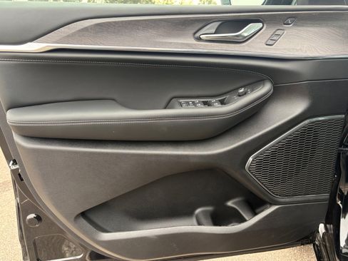 New 2025 Jeep Grand Cherokee Overland w/ Luxury Tech Group IV image 14