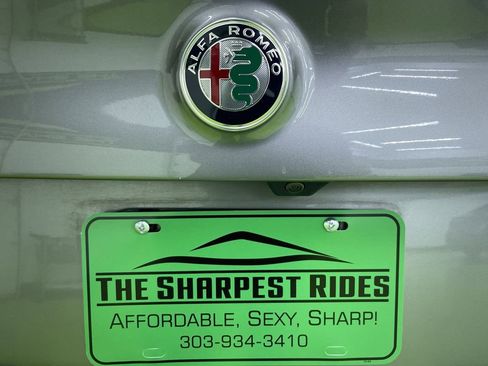 Used 2019 Alfa Romeo Giulia image 12