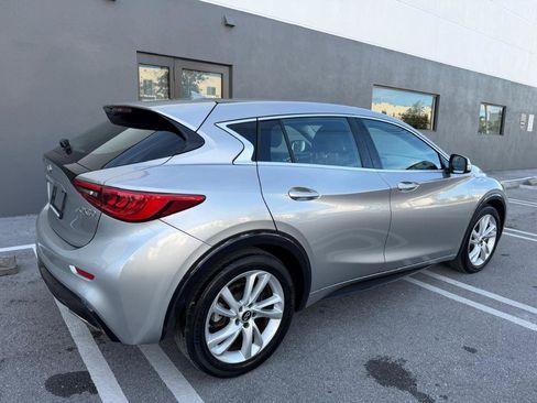 Used 2017 INFINITI QX30 FWD image 12